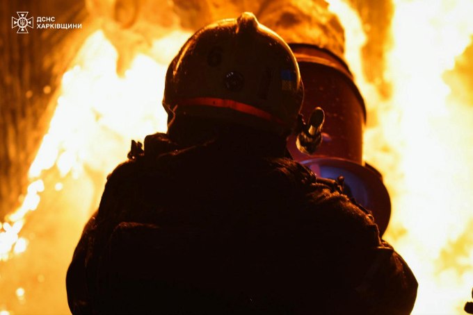 У Харкові та Чугуївському районі – пожежі після атаки дронів